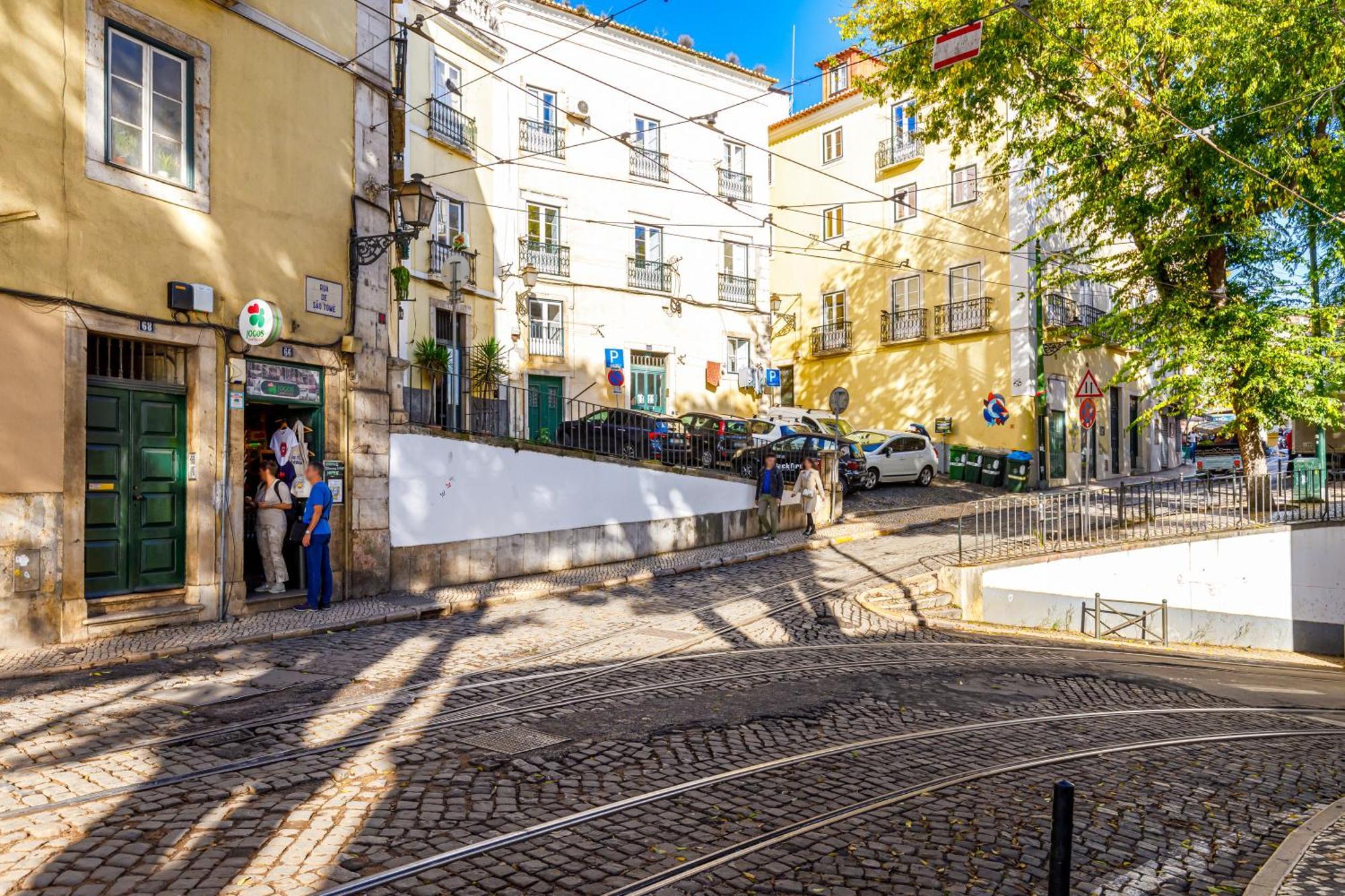 Typical Apartment Alfama-Center Lisboa Exteriör bild